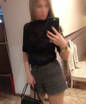 🌹 Живу в самом сердце Москвы, готова подарить тебе волшебные моменты нашей встречи. 💫 Моя грудь и задница просто сногсшибательны, фото весьма привлекательны. 📷 Мои услуги - настоящий эротический рай, удовлетворение твоих самых сокровенных фантазий. 💦 Я могу быть твоей нежной любовницей или страстной дикой кошкой, выбор за тобой. 😼 Помни, что комфорт и конфиденциальность - мои главные приоритеты. 💯 Читай мои положительные отзывы и убедись сам, какие восторженные впечатления оставляю у всех своих клиентов. 🌟✨ Жду твоего звонка, чтобы наша встреча стала незабываемой! 📞🔥 Оксана